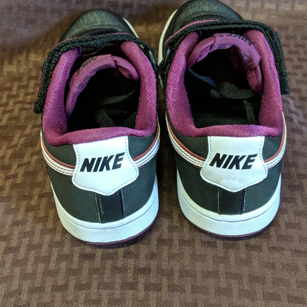 Nike - Picture 5 of 10
